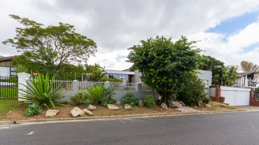 4 Bedroom Property for Sale in Loevenstein Western Cape